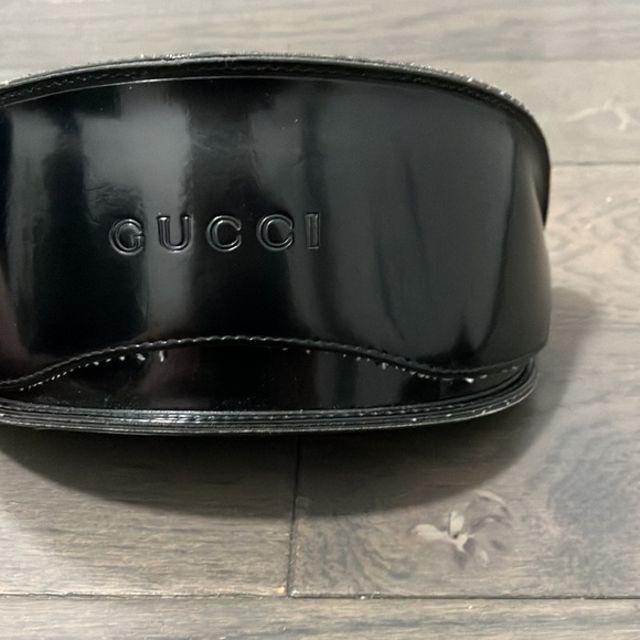 Y2K Vintage Gucci Sunglasses with Case - Picture 9 of 9